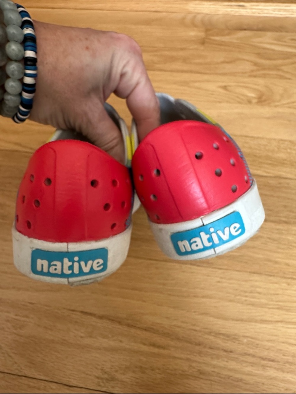 Native Kids Slip-On Sneakers in Light Gray with Multicolor Heel Size 1 - Picture 4 of 7